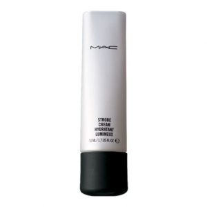 MAC strobe cream for a glowy makeup look 