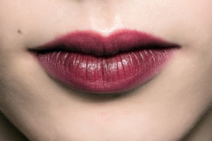 wine stained lip ideas for brides 